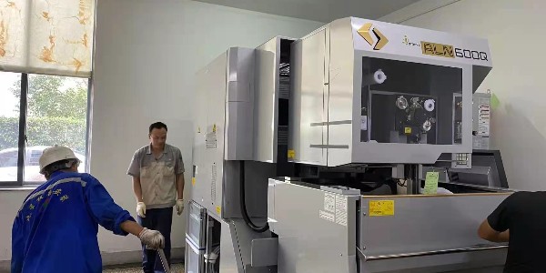 大型工業(yè)設(shè)備搬運(yùn)需要用到哪些設(shè)備？大型吊裝公司為您講解