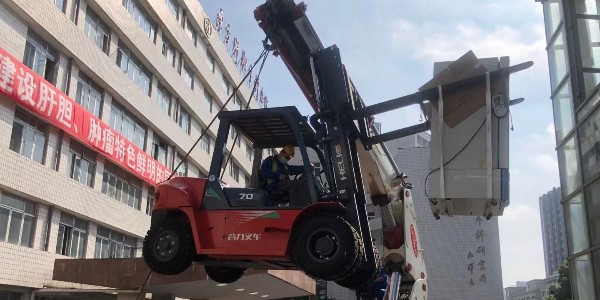 精密設(shè)備搬運(yùn)哪家好？精密設(shè)備的搬運(yùn)過程中需要注意些什么？